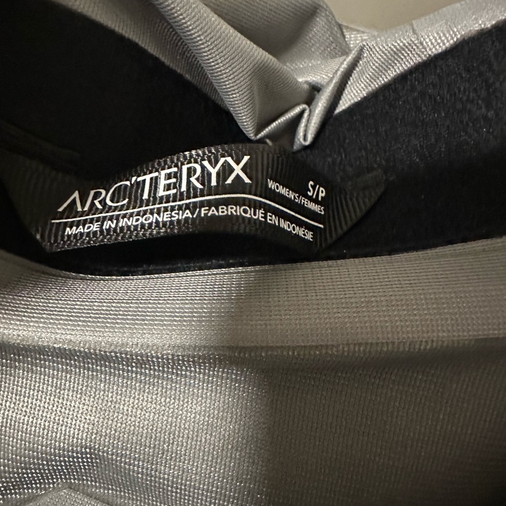 Arc’teryx women's codetta coat small in fallow - Picture 5 of 7